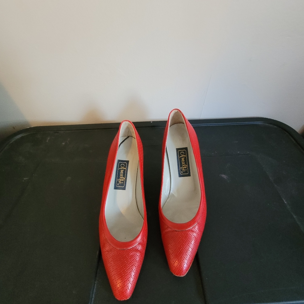 Amalfi red vintage heals